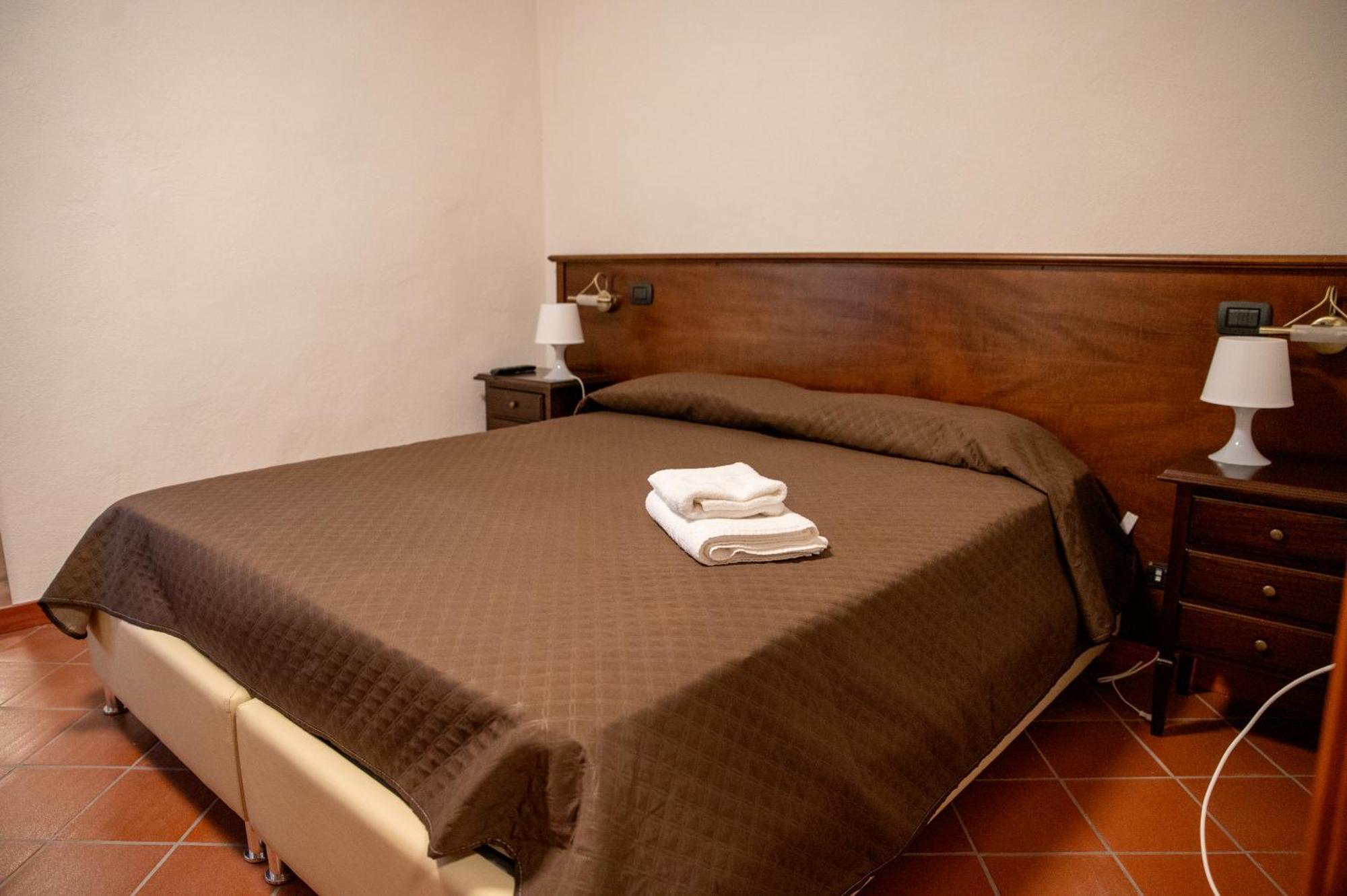 Dimora Del Borgo Affittacamere サンジネート エクステリア 写真