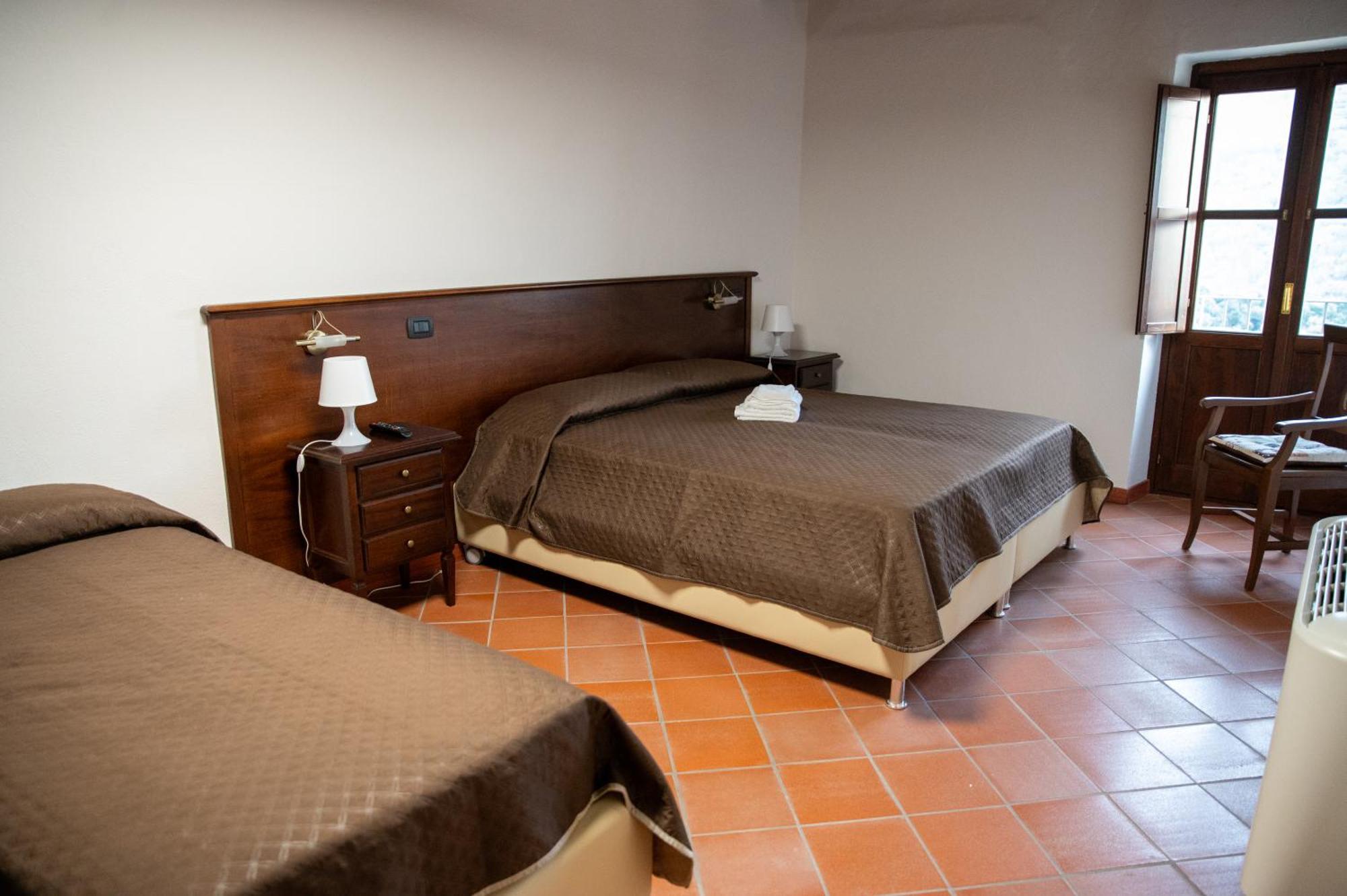Dimora Del Borgo Affittacamere サンジネート エクステリア 写真